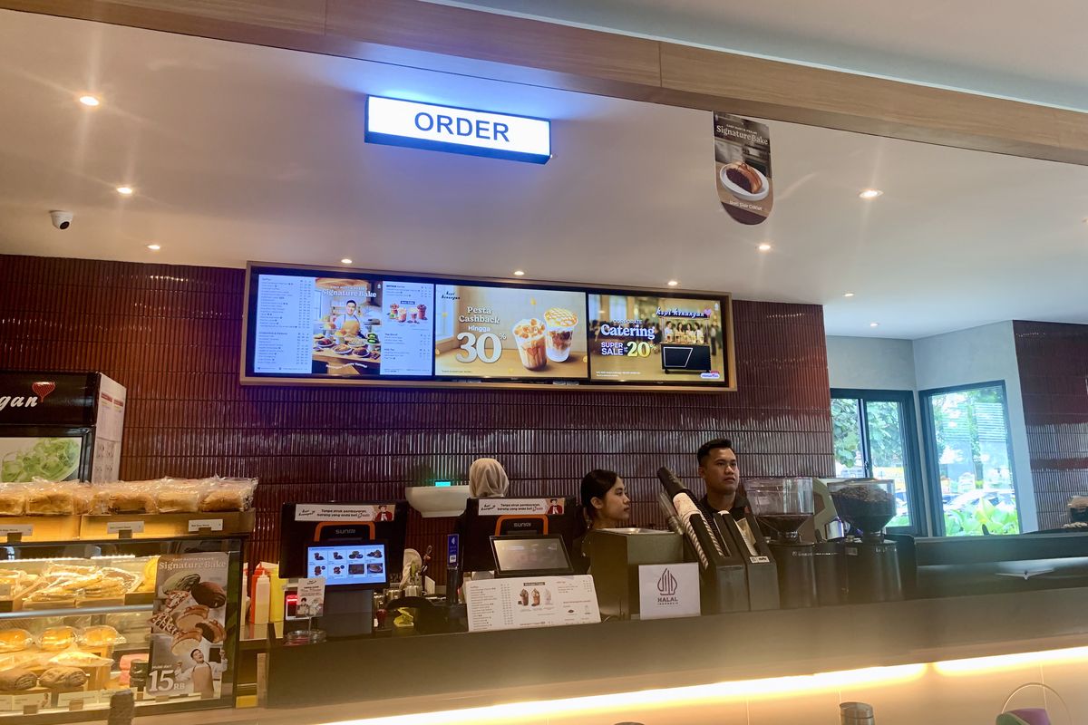 Kopi Kenangan Alam Sutera, kopi kenangan alam sutera 24 jam, kopi kenangan alam sutera drive thru, fasilitas Kopi Kenangan Alam Sutera, Kopi Kenangan Alam Sutera konsep hijau, baru di Kopi Kenangan Alam Sutera, Gerai Hijau Kopi Kenangan Pertama di Alam Sutera, Apa yang Beda?