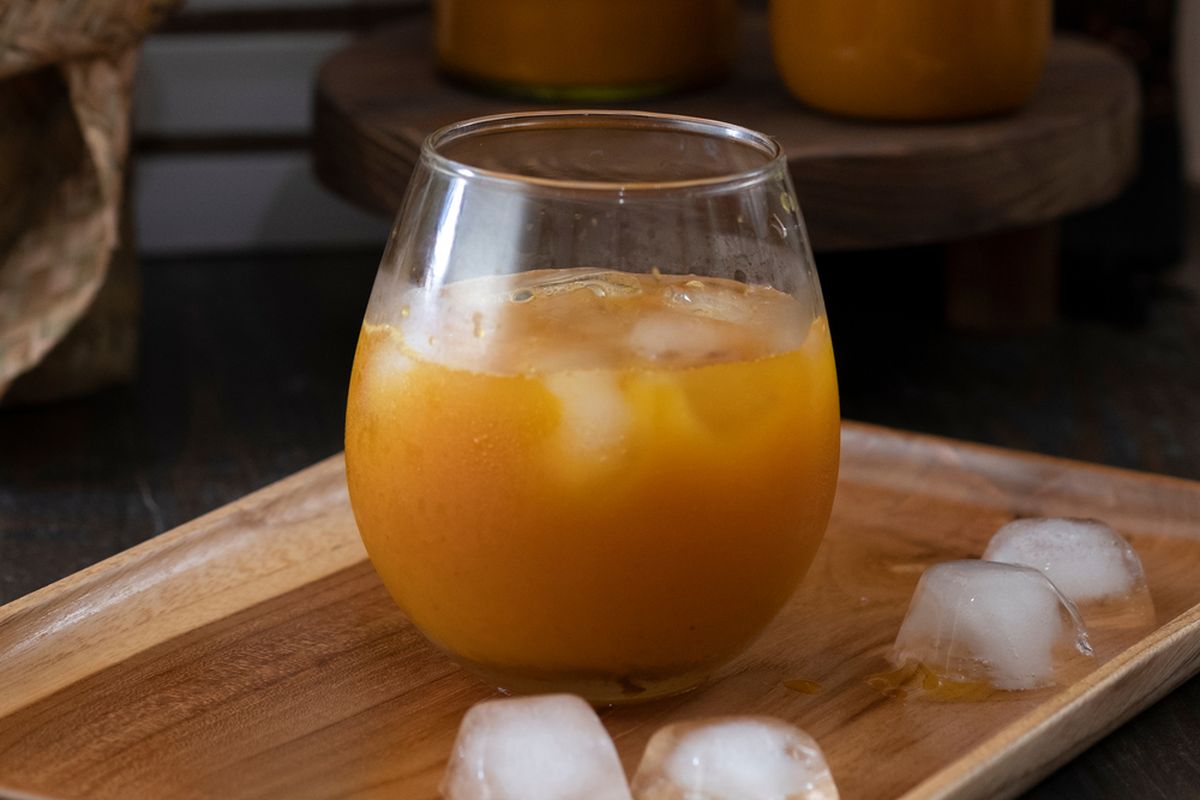 resep jamu kunyit asam, resep jamu kunyit asam untuk diet, jamu pelangsing alami, jamu pelangsing alami buatan sendiri, minuman tradisional sehat, Resep Jamu Kunyit Asam untuk Diet, Minuman Segar Bakar Lemak Alami, Resep Kunyit Asam, Cara Membuat Jamu Kunyit Asam, Tips Konsumsi untuk Diet, Manfaat Kunyit Asam untuk Diet dan Kesehatan