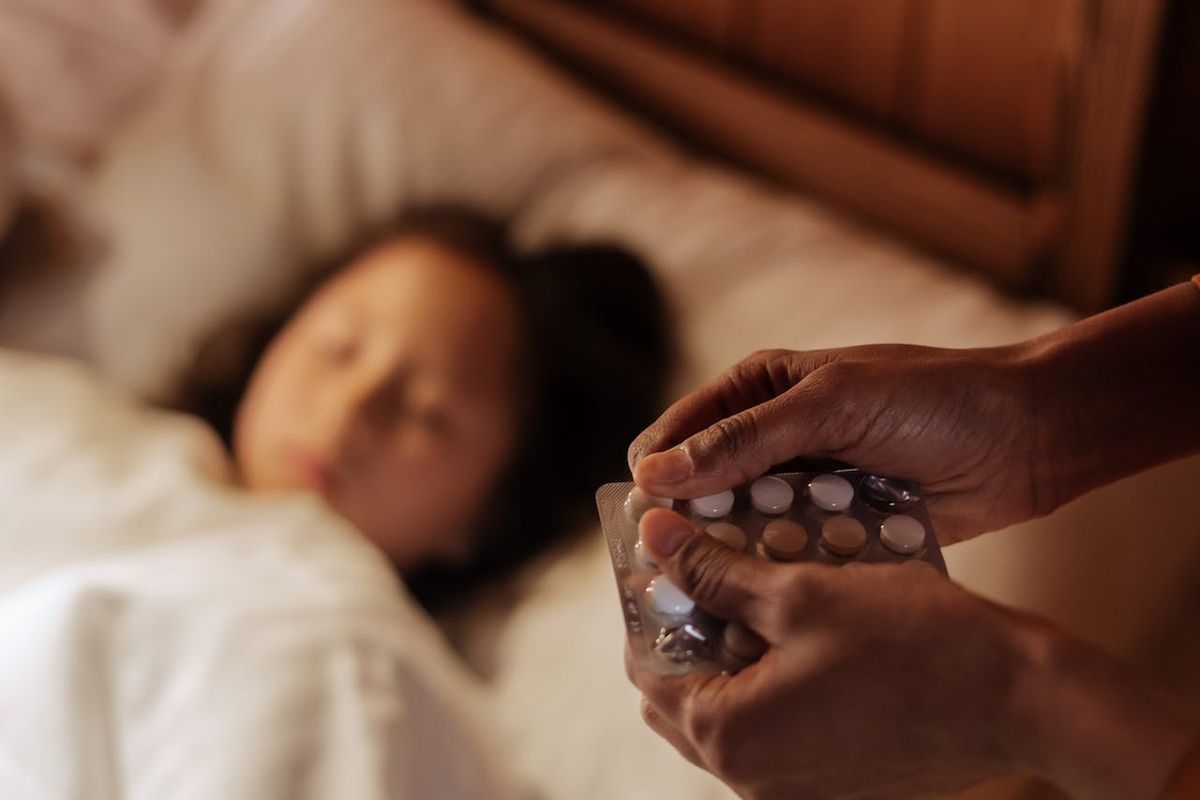gangguan ginjal pada anak, 6 Penyebab Gangguan Ginjal pada Anak yang Perlu Diwaspadai, 1. Kelainan anatomi saluran kemih, 2. Gangguan metabolisme kalsium, 3. Faktor genetik, 4. Malnutrisi dan dehidrasi, 5. Konsumsi tinggi natrium, 6. Risiko diabetes sejak dini