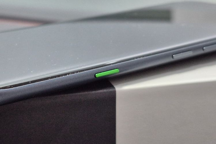 Infinix Note Edge, Kesan Saya Saat Pertama Kali Memegang Infinix Note Edge, Tipis, Melengkung, dan Terasa Premium