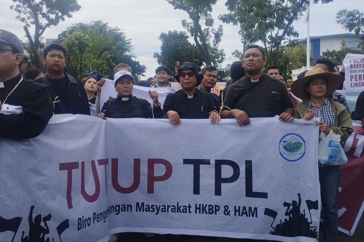 PT Toba Pulp Lestari, demo penutupan tambang, gubernur sumut bobby nasution, demo penutupan pt toba pulp lestari, Dicari Massa Demo Tuntut Tutup PT TPL, Bobby: Saya di Istana Negara Jakarta, Penuhi Undangan Presiden