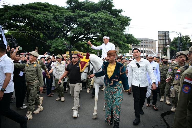 Dedi Mulyadi, Gubernur Jawa Barat, Kirab Budaya jawa Barat, kirab budaya Jabar Hudang, Setda Jabar, Kronologi Kekacauan Kirab Budaya HUT ke-80 Jabar: OPD Potong Alur, Dedi Mulyadi Kecewa Setop Acara