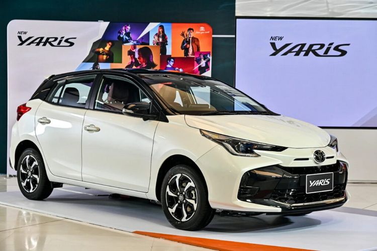 Honda Jazz, Toyota Yaris, perbandingan mobil, hatchback Indonesia, Honda Jazz vs Toyota Yaris: Persaingan Hatchback Terpanas di Indonesia, Performa Honda Jazz , Toyota Yaris Unggulkan Kenyamanan dan Fitur Keselamatan, Fitur yang Berbeda: Jazz vs Yaris, Biaya Perawatan yang Berbeda, Pilihan Sesuai Kebutuhan