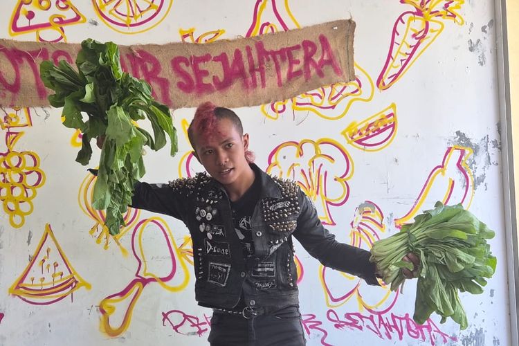 anak punk, Anak Punk Tak Selalu ‘Dekil’, Hafid dan Cerita Melawan Stereotip, Berawal dari Rasa Penasaran, Merantau dan Menemukan Jalan Hidup, Fashion sebagai Identitas, Melawan Stigma Negatif