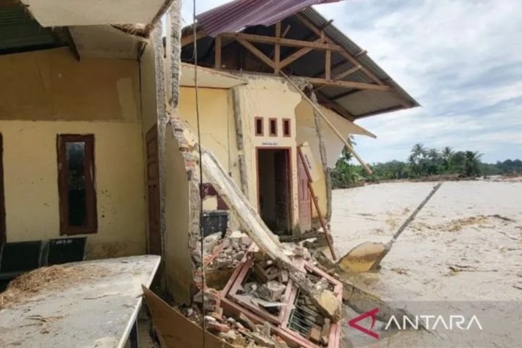 Aceh, banjir aceh, Aceh banjir, aceh banjir, banjir di aceh 2025, Aceh banjir bandang, Banjir dan Longsor Aceh, Pemerintah Buka Layanan Pengaduan di Lobi Kantor Gubernur
