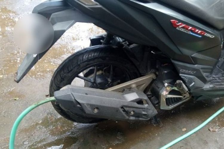 mesin, Motor, knalpot, hujan, Air Masuk Knalpot Saat Hujan, Apakah Berbahaya untuk Mesin?
