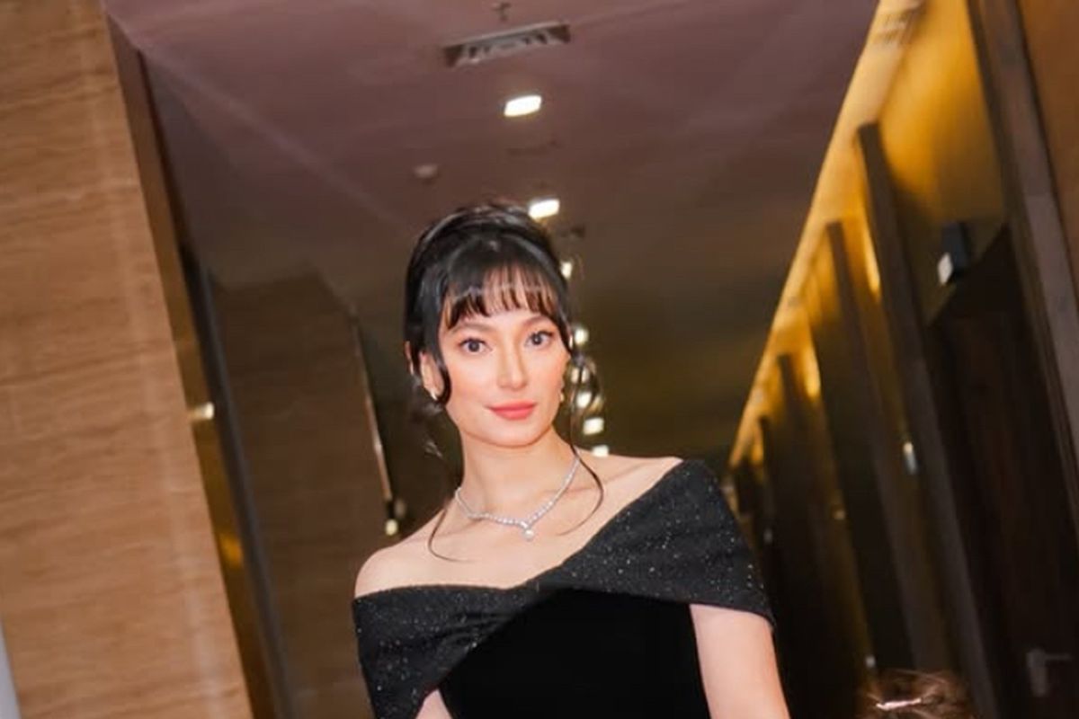 Asmirandah, gaya rambut Asmirandah, gaya rambut asmirandah, asmirandah sekarang, Asmirandah di Drama Series Awards 2025, 8 Gaya Rambut Asmirandah, Anggun dan Elegan, 1. Long Wavy Hair, 2. Elegant Updo dengan Poni Wispy, 3. Sanggul Rendah Natural Waves, 4. Sleek Hair di Acara Awards 2025, 5. Messy Bun dengan Sentuhan Kasual, 6. Voluminous Curls dengan Glam Touch, 7. Blowout Hair dengan Poni, 8. Casual Relax Look