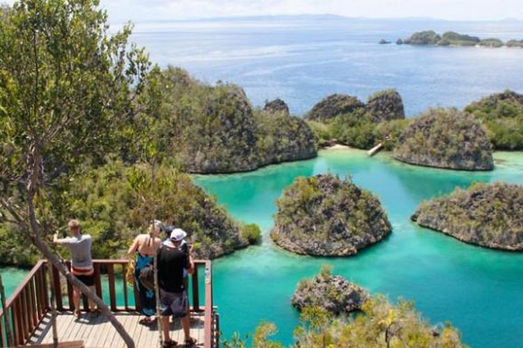 Raja Ampat, wisata, tempat wisata, raja ampat, Wisata Raja Ampat, tempat wisata di raja ampat, tempat wisata di papua raja ampat, wisata raja ampat di papua, 15 Tempat Wisata Terindah di Raja Ampat, Surga Alam yang Terancam Tambang Nikel