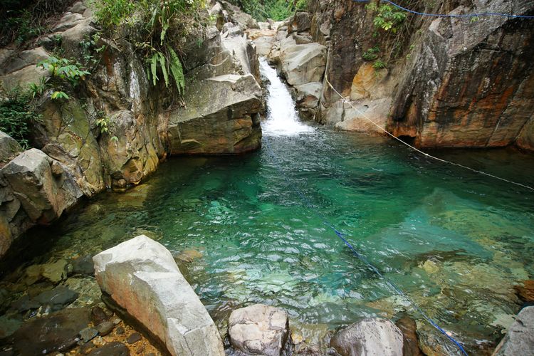 Sentul, trekking, 6 Rekomendasi Trekking di Sentul untuk Pemula hingga Berpengalaman, 1. Curug Leuwi Asih, 2. Curug Cibaliung, 3. Bukit Paniisan , 4. Curug Love, 5. Curug Hordeng, 6. Curug Kembar