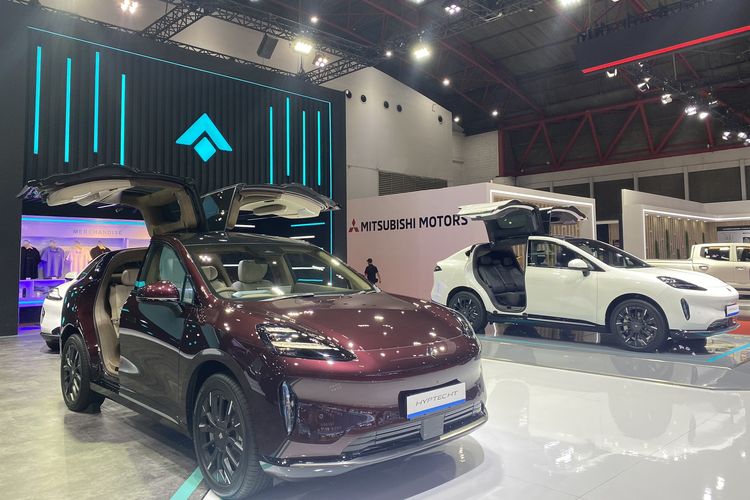 Aion, mobil, IIMS, Aion UT, Aion Turun Harga di IIMS 2026, Potongan sampai Rp 45 Juta