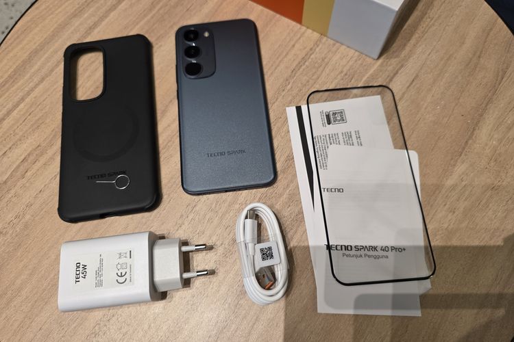 wireless charging, Tempered Glass, unboxing, Magsafe, softcase, Tecno, tecno spark, Tecno Spark 40 Pro Plus, spark 40 pro plus, spesifikasi tecno spark 40 pro plus, harga Tecno Spark 40 Pro Plus, unboxing tecno spark 40 pro plus, Unboxing Tecno Spark 40 Pro Plus, HP Rp 2 Jutaan, Ada 3 Aksesori 