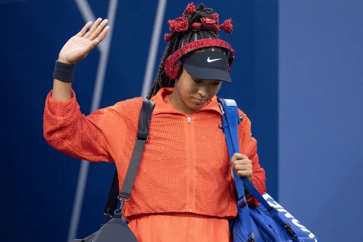 US Open, Naomi Osaka, boneka labubu, Pop Mart, Naomi Osaka Bawa Boneka Labubu Penuh Kristal ke US Open