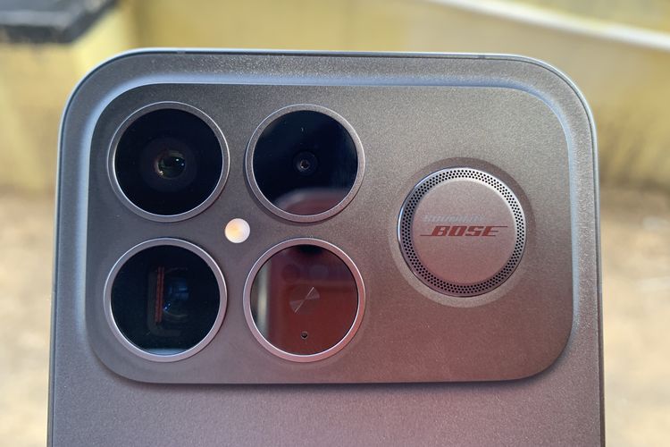 Poco, Poco F8 Series, Poco F8 Pro, Poco F8 Ultra, speaker Bose, spesifikasi Poco F8 Pro, spesifikasi Poco F8 Ultra, Poco F8 series, Kesan Pertama Menggenggam HP Flagship Poco F8 Pro dan F8 Ultra, Desain Impresif dan Grip Nyaman