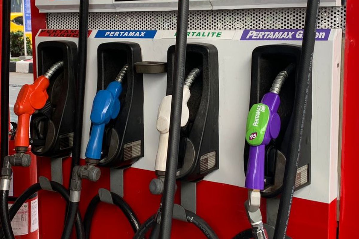 bensin, mobil, etanol, motor, Mengenal Etanol, Alkohol Super yang Dicampur ke Bensin, Apa Itu Etanol?, Cara Pencampuran Etanol ke Bensin, Menekan Emisi Karbon, Meningkatkan Oktan, Mendorong Ekonomi Lokal, Apakah Aman untuk Mobil?, Produksi dan Keberlanjutan