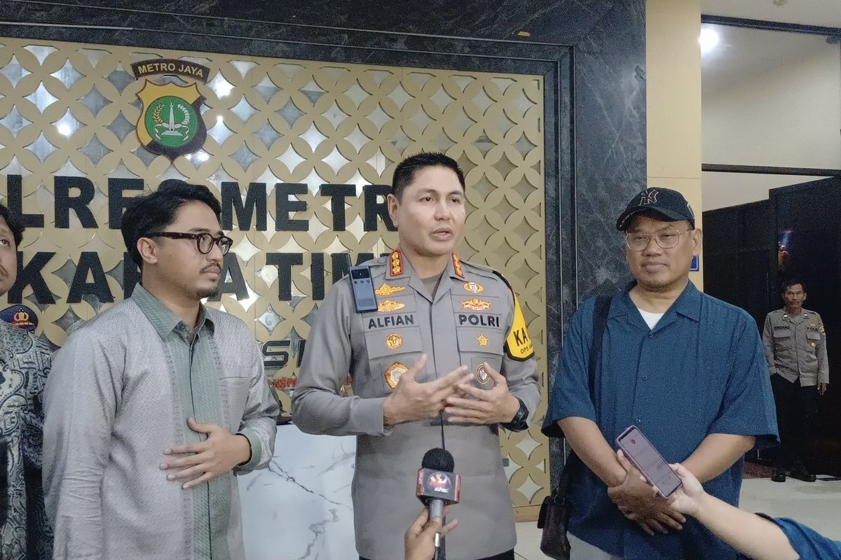 Uya Kuya, polres jaktim, penjarahan rumah anggota dpr, penjarahan rumah Uya Kuya, Uya Kuya Akui Belum Hitung Kerugian Penjarahan, Sejumlah Barang Penting Belum Kembali