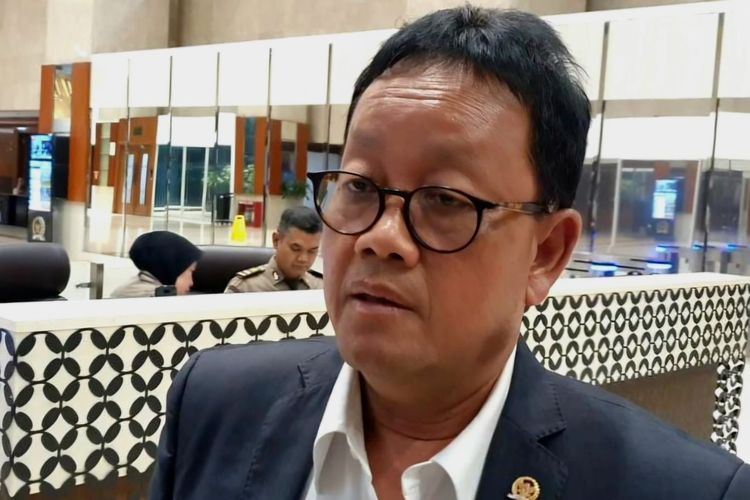 Penutupan Selat Hormuz, Komisi XII DPR, Sugeng Suparwoto, stok BBM, DPR Soroti Stok Energi Cukup 21 Hari, Indonesia Belum Punya Cadangan Strategis, Apa yang dimaksud dengan stok 21 hari?, Apakah Indonesia memiliki cadangan strategis nasional?, Mengapa cadangan strategis penting saat krisis?, Apa tantangan membangun cadangan strategis?, Apa kata pemerintah soal kondisi stok?