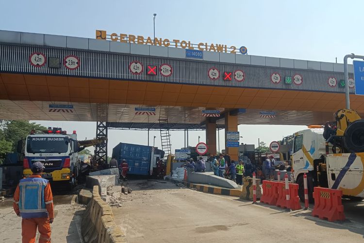kecelakaan truk, Gerbang Tol Ciawi 2, kecelakaan truk gerbang tol ciawi, kecelakaan gt ciawi 2, Update Kecelakaan Truk di GT Ciawi 2, Lalu Lintas Arah Jakarta Macet