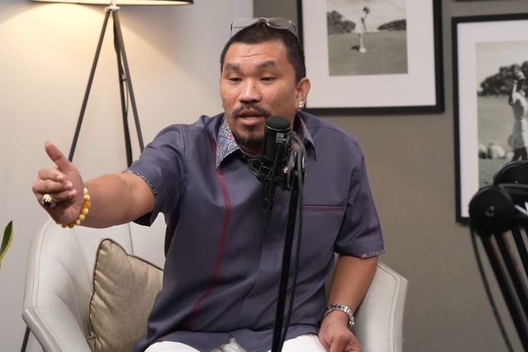 Mongol Stres, Mongol komika, mongol stres bupati, mongol utang Rp 53 miliar, Ikhlaskan Utang Rp 53 Miliar, Mongol Stres: Uang Hilang, Gue Masih Hidup, Rp 53 Miliar Hilang, Tetap Bersyukur Masih Bernapas, Awali dari Nol dengan Menggadaikan Koleksi Mutiara, Pilih Menghapus Utang dan Melepaskan Dendam, Belajar Ikhlas dan Bersyukur, Dari Panggung Komedi ke Pelajaran Hidup