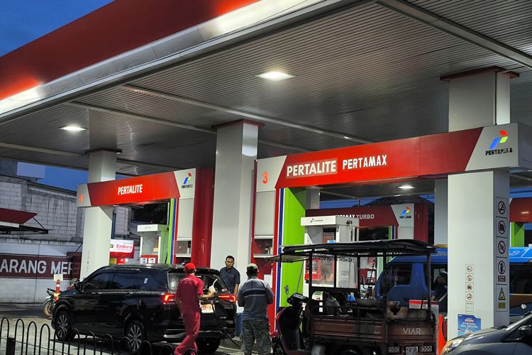 Pertalite, Pertamax, bahan bakar, irit, lebih irit pertalite atau pertamax, Lebih Irit Mana, Pakai Pertamax atau Pertalite untuk Harian?