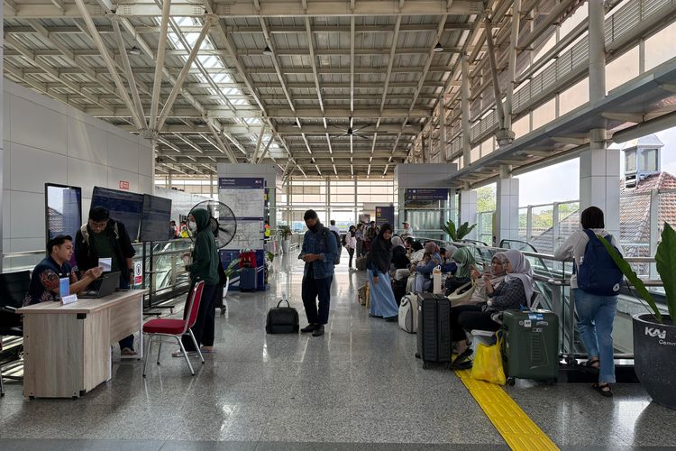 Stasiun Jatinegara, Stasiun Lempuyangan, berhenti luar biasa kereta api, kereta yang berhenti luar biasa di stasiun lempuyangan, kereta yang berhenti di stasiun lempuyangan, Daftar Kereta yang Berhenti di Stasiun Lempuyangan dan Stasiun Jatinegara