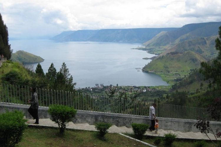 tempat wisata sekitar Danau Toba, 8 Wisata Alam Sekitar Danau Toba, Cocok Untuk Healing, 1. Air Terjun Situmurun, 2. Bukit Holbung, 3. Menara Pandang Tele, 4. Bukit Gibeon, 5. Bukit Indah Simarjarunjung, 6. Air Terjun Efrata, 7. Taman Eden 100, 8. Desa Wisata Tomok