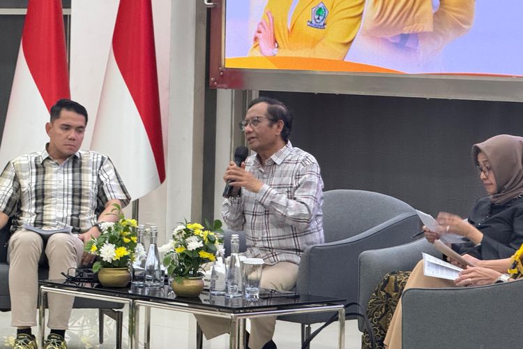 Mahfud MD, reshuffle kabinet prabowo, menko polkam, mahfud md menko polhukam, Mahfud MD Ngaku Ditawari Jabatan Menko Polkam oleh Jenderal Senior, Begini Responsnya