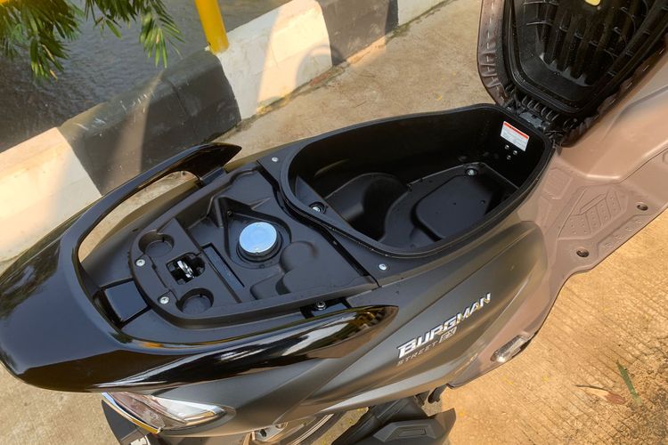 Suzuki Burgman Street 125EX, Komparasi, Burgman Street 125, yamaha freego, Yamaha FreeGo 125, Adu Kepraktisan Yamaha FreeGo 125 vs Suzuki Burgman Street 125EX