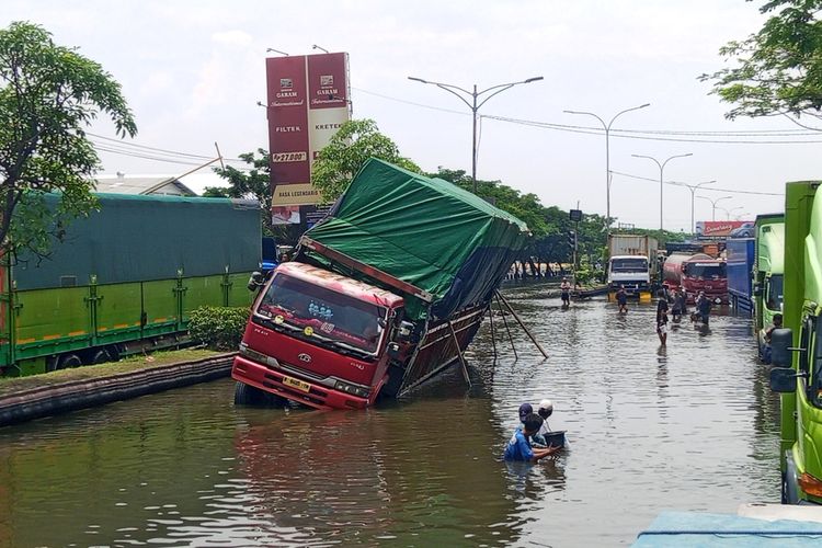 pantura, Banjir Pantura, banjir, Semarang, jalur alternatif, kudus, demak, banjir pantura belum surut, Jalur Pantura Banjir, Mobil dari Kudus ke Semarang Lewat Karangawen