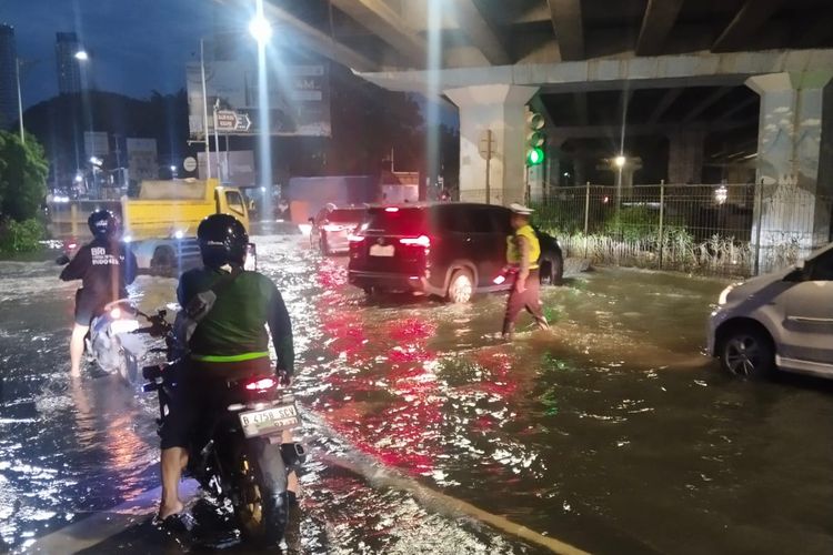 Banjir, sepeda motor, banjir, motor, Motor, banjir Jakarta, Motor Terabas Banjir, Lakukan Hal Ini Usai Motor Terobos Banjir