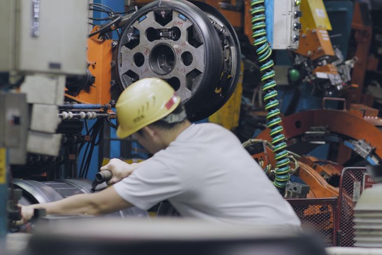 pabrik, Bridgestone, Dari Karet Sampai Siap Pakai, Begini Proses Produksi Ban Bridgestone