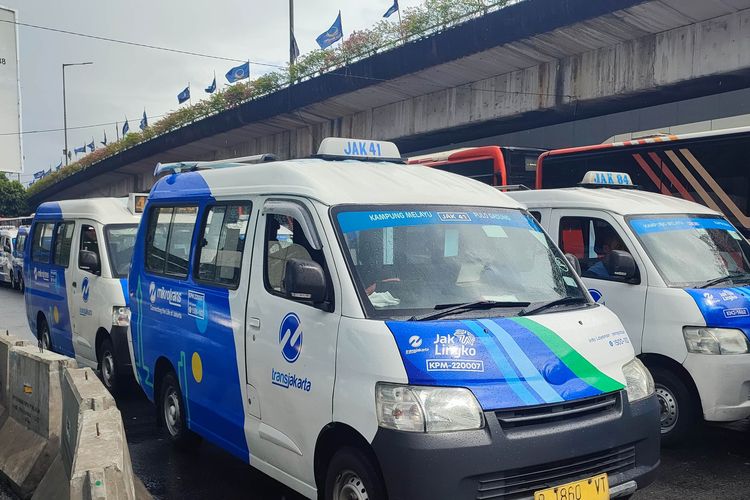 kenaikan harga BBM, transportasi publik, kendaraan pribadi, Solusi BBM Naik: Benahi Angkutan Massal, Bukan Hanya Konversi Listrik