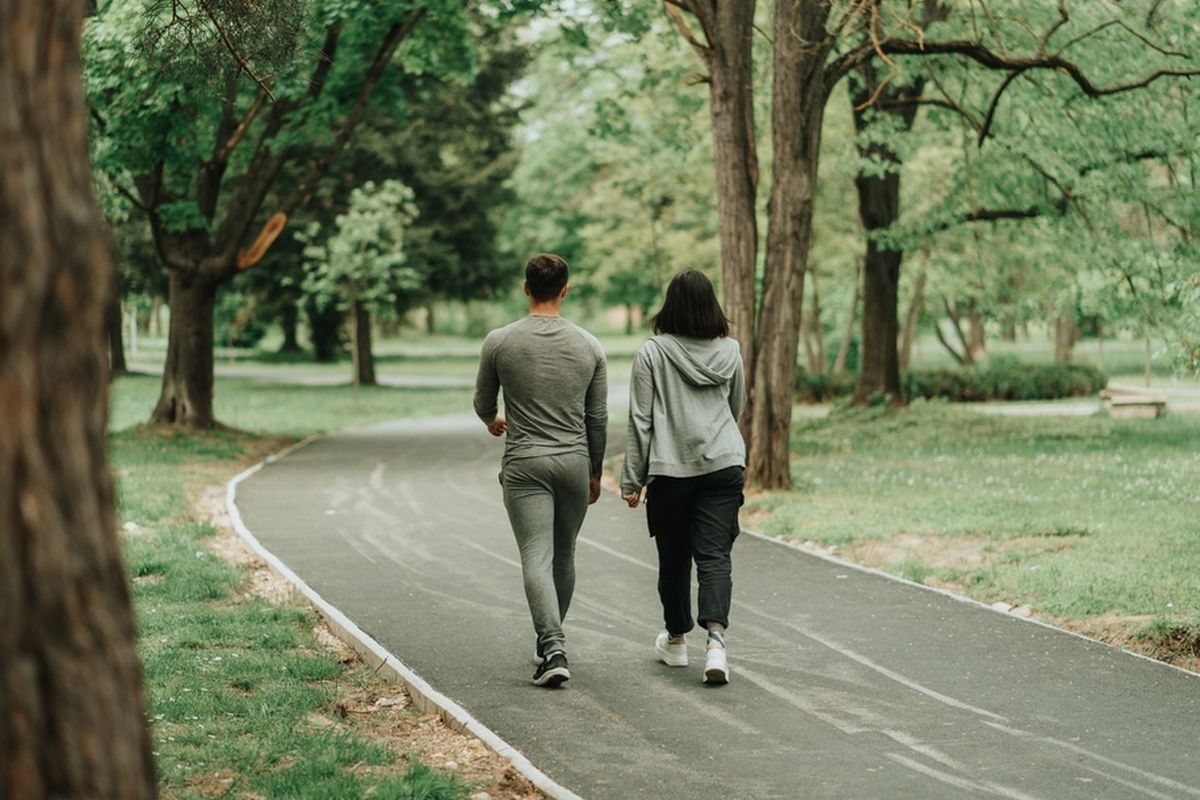 tren tiktok, japanese walking adalah, jalan kaki ala Jepang, japanese walking, interval walking, japanese walking method, cara melakukan japanese walking, japanese walking speed, Cara Melakukan Japanese Walking, Jalan Kaki Ala Jepang yang Viral di TikTok, Bagaimana cara melakukan Japanese walking?, Apa manfaatnya Japanese walking?, Apakah Japanese walking aman dilakukan?, Japanese walking bukan pengganti latihan lain, Tren kebugaran yang mudah diikuti