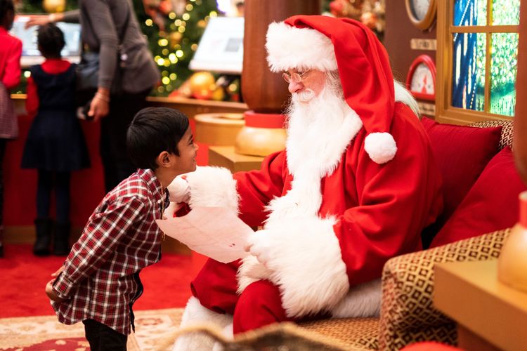 Natal, tradisi Natal, perayaan Natal, Tradisi Natal Unik di 11 Negara, dari Zwarte Piet di Belanda hingga Ong Gia Noel di Vietnam, 1. Belanda: Sinterklaas dan Zwarte Piet, 2. Islandia: 13 Santa Klaus dari Pegunungan, 3. Jerman: Natal sebagai Waktu Kontemplasi, 4. Polandia: Santo Mikolaj dan 12 Hidangan Natal, 5. Norwegia: Julenissen dan Bubur untuk Nisse, 6. Argentina: Natal di Tengah Musim Panas, 7. Australia: Santa Naik Kanguru, 8. Rusia: Natal 7 Januari dan 12 Hidangan, 9. Nigeria: Pesta Keluarga Sepanjang Malam, 10. Vietnam: Ong Gia Noel dan Buche de Noel, 11. Sri Lanka: Natal Tetap Libur Nasional