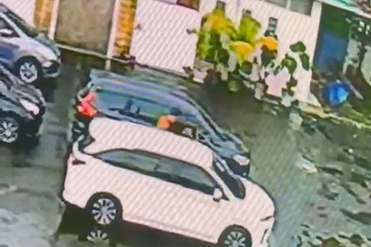Universitas Gadjah Mada, penculikan kacab bank bumn, pembunuhan kacab bank bumn, dwi hartono, UGM Nonaktifkan Dwi Hartono, Mahasiswa Magister yang Diduga Dalangi Pembunuhan Kacab Bank BUMN, Apa Sikap UGM terhadap Kasus Ini?, Siapa Dalang Utama di Balik Kasus Ini?, Bagaimana Kronologi Penangkapan Para Pelaku?, Bagaimana Korban Diculik?