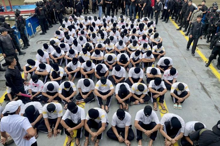 Menteri Imigrasi dan Pemasyarakatan, Agus Andrianto, lembaga pemasyarakatan, lapas, Pulau Rakit, penjara, Nusakambangan, Lapas, pulau rakit, Menteri Imipas Akan Bangun Penjara di Tengah Laut Pulau Rakit: Ombak Tinggi, Tak Ada yang Bisa Besuk