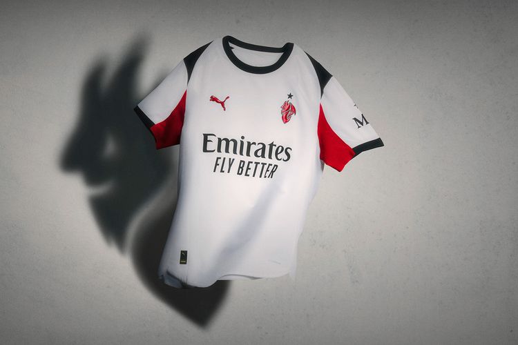AC Milan, Jersey tandang AC Milan, Serie A, Liga Italia, jersey ac milan, jersey tandang AC Milan, AC Milan vs Arsenal, AC Milan Rilis Jersey Tandang Baru, Dipakai Pertama di Singapura