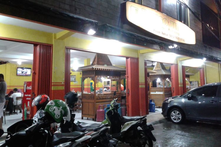 Stasiun Wonogiri, kuliner Wonogiri, bakso wonogiri, kuliner dekat Stasiun Wonogiri, tempat makan dekat Stasiun Wonogiri, 7 Kuliner Dekat Stasiun Wonogiri, Tak Perlu Bingung Cari Tempat Makan Enak, 1. Pasar Kota Wonogiri, 2. Sate Kambing Pak Yon, 3. Mie Ayam Bakso Super Jumbo Pak H Bagong 234, 4. Bakso Titoti, 5. Sate Kambing Bu Saimo, 6. Bakmi Jowo Mas Pri, 7. Rumah Makan Mbah Bhet