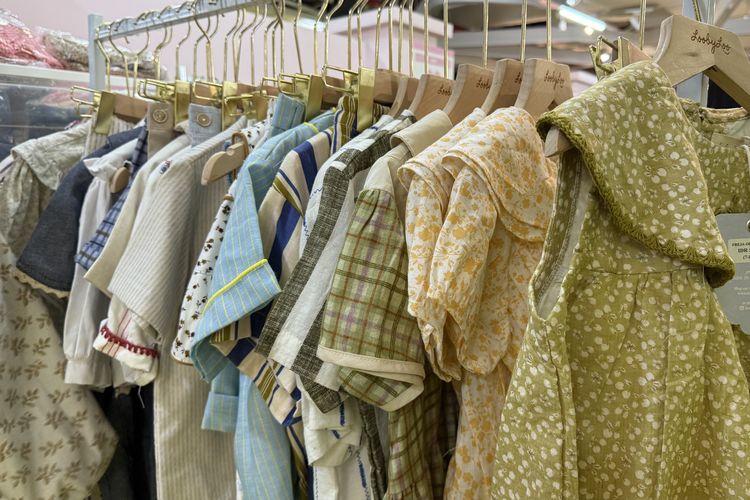 OADKIDS, Baju anak, 7 Rekomendasi Baju Anak yang Bisa Dibeli di OADKIDS Pop-up Market, 1. Cheongsam motif pastel katun, 2. Dress anak knit katun , 3. Cheongsam denim katun, 4. Piyama bahan tencel, 5. Atasan anak model cheongsam stain-resistant, 6. Dress tulle bordir, 7. Outfit anak kasual dengan warna lembut
