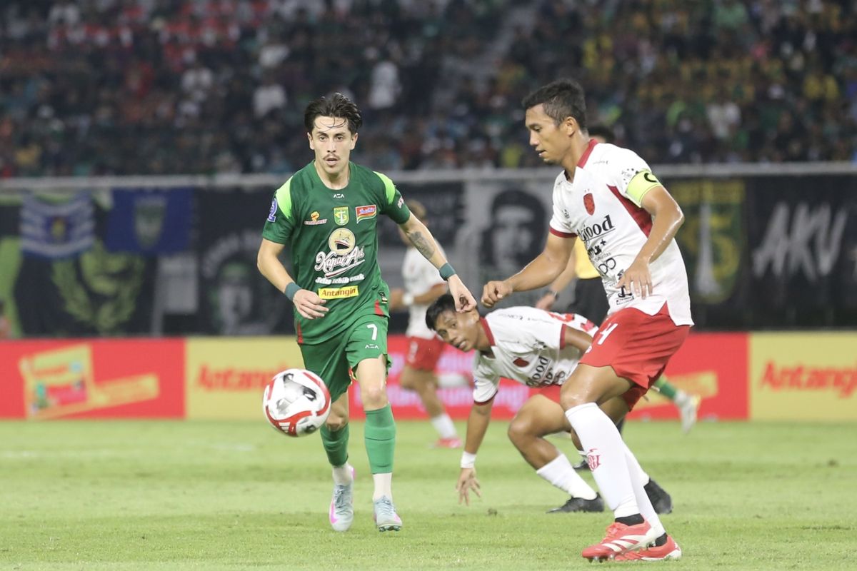 Jawa Timur, Bali United, Persebaya Vs Bali United, Persebaya, skor persebaya, Susunan Pemain Persebaya vs Bali United, BRI Super League 2025-2026, Skor Telak Persebaya 5-2 Bali United, Perkuat Posisi di Klasemen, Babak Pertama: Tekanan Persebaya Membawa Gol, Babak Kedua: Persebaya Perlebar Keunggulan, Peluang di Akhir Laga, Jadwal Laga Selanjutnya, Susunan Pemain Persebaya vs Bali United
