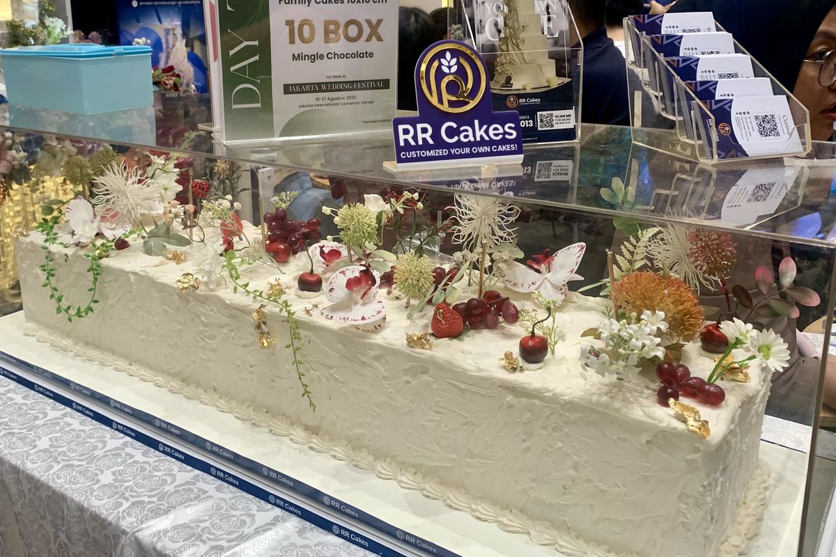 Apakah kue pengantin tiruan lebih murah, dummy cake terbuat dari apa, Apakah kue pengantin memiliki tingkatan palsu, Mengapa harus ada kue pengantin palsu, Berapa biaya untuk membuat kue pengantin, Mengapa Banyak Kue Pengantin Pakai Stirofoam dan Harganya Mahal?