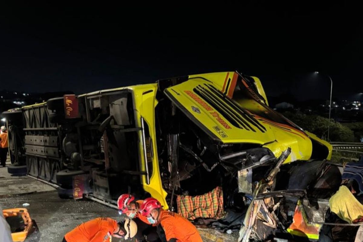 kecelakaan, bus Cahaya Trans, Cerita Kernet Bus Cahaya Trans soal Kecelakaan: Bus Tiba-tiba Miring ke Kanan