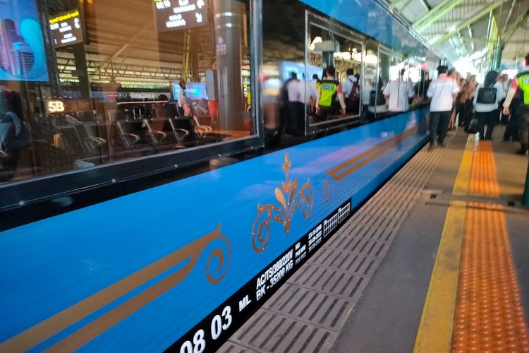 diskon tiket kereta api nataru, tiket kereta api nataru 2025, tiket kereta api nataru 2026, tujuan kereta favorit, tanggal keberangkatan kereta favorit, Jelang Akhir Tahun, Tiket Kereta Api Mulai Diburu Wisatawan