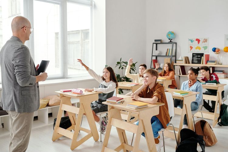 Kebiasaan anak pintar, anak cerdas, pola asuh anak, tips parenting, kebiasaan anak pintar, tips parenting anak, kebiasaan anak cerdas, 10 Kebiasaan Anak-Anak Pintar yang Bisa Ditiru Orangtua di Rumah, 1. Gemar membaca sejak dini, 2. Tidur cukup, 3. Tidak membandingkan mereka dengan anak lain, 4. Disiplin , 5. Aktif bergerak, 6. Suka main permainan otak, 7. Penuh rasa ingin tahu dan suka eksplorasi, 8. Seimbang antara belajar dan hobi, 9. Bahagia, 10. Belajar dari kritik