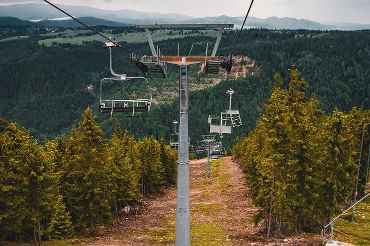 eskalator candi borobudur, chairlift di candi borobudur, apa itu chairlift, beda chairlift dan eskalator, chairlift adalah, kenapa candi borobudur dipasang chairlift, fungsi chairlift, chairlift candi borobudur, Ramai Pemasangan Chairlift di Candi Borobudur, Apa Bedanya dengan Eskalator?