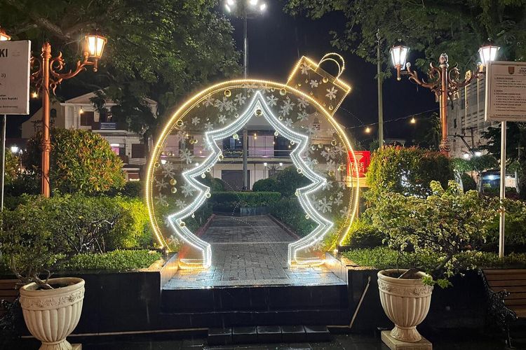 Stasiun Semarang Tawang, Stasiun Semarang Poncol, stasiun semarang tawang, stasiun semarang poncol, wisata murah semarang, wisata dekat stasiun semarang, tempat wisata gratis Semarang, wisata gratis dekat Stasiun Semarang, 11 Tempat Wisata Gratis Dekat Stasiun Semarang, Liburan Hemat untuk Wisatawan, 1. Polder Tawang Semarang, 2. Taman Pandanaran Semarang, 3. Kota Lama Semarang, 4. Gereja Blenduk, 5. Tugu Muda, 6. Simpang Lima Semarang, 7. Masjid Agung Semarang, 8. Kampung Pelangi Semarang, 9. Taman Srigunting, 10. Pecinan Semarang, 11. Kampung Batik Gedong
