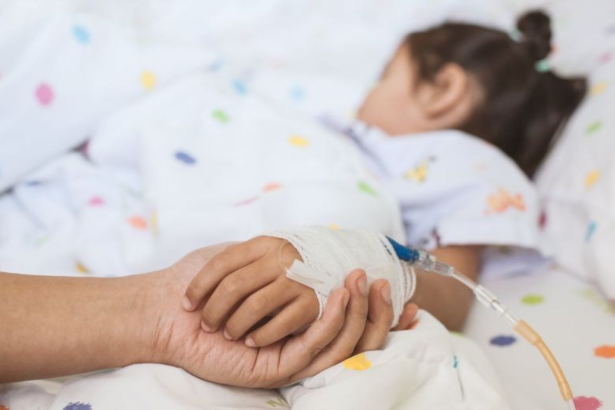 Kisah Martina Dampingi Anak Jalani Pengobatan Skoliosis di Tengah Keterbatasan