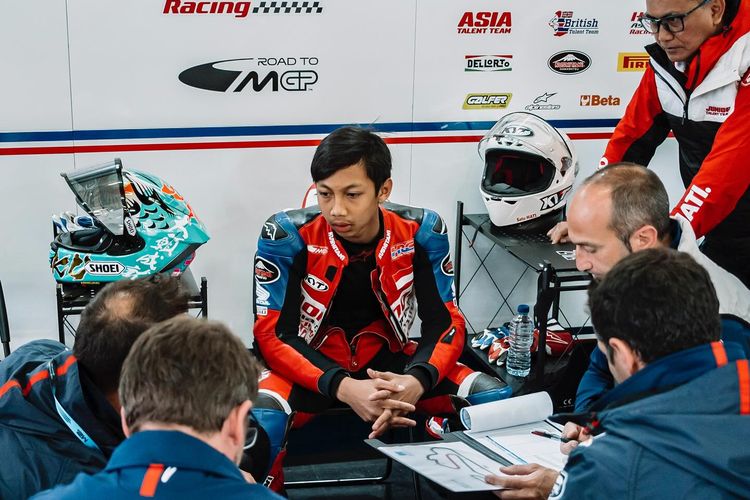 Veda Ega Pratama, pebalap, AHRS, Pebalap, Kiandra Ramadhipa, sekolah formal, Astra Honda Motor, astra honda motor, Astra Honda Racing School, pebalap AHRT, kiandra ramadhipa, Ini Rahasia Pebalap Veda Ega Bisa Lancar Bahasa Inggris