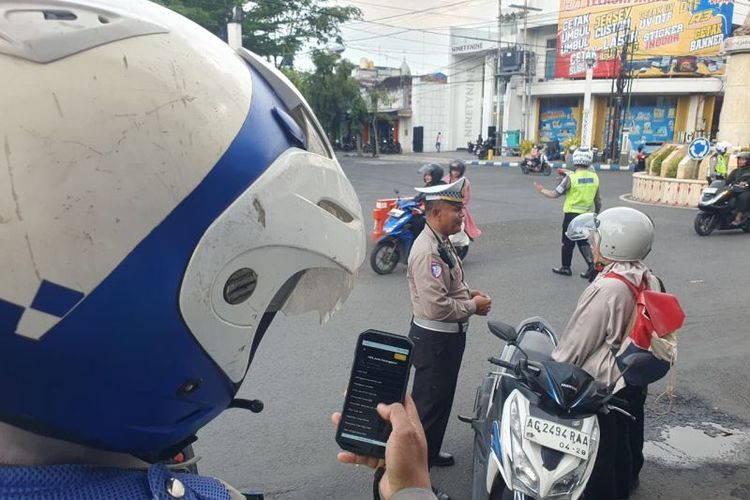 ETLE, Ponorogo, ETLE Glasses, Satlantas Ponorogo Gunakan ETLE Glasses, Kacamata Pintar untuk Tilang Elektronik