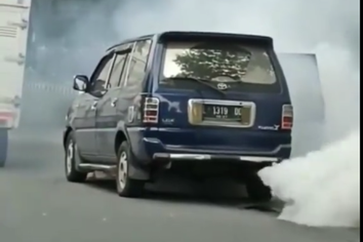ganti oli mobil, waktu ganti oli mobil tua, ganti oli mesin setelah habis garansi, Setelah Garansi Habis, Ini Alasan Mobil Disarankan Ganti Oli Lebih Cepat, Rekomendasi waktu ganti oli, Mobil tua berpotensi aus, Kontaminan oli, Mobil tua rentan overheating, Kesimpulan
