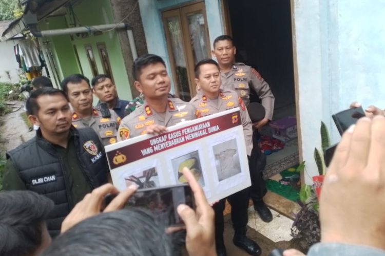 Cianjur, promo Alfamart, [POPULER NUSARAYA] Update Promo Alfamart | Pria di Cianjur Tewas Usai Curi Labu untuk Buka Puasa, 1. Update promo Alfamart, 2. Pria di Cianjur tewas karena dituding curi labu untuk berbuka, 3. Update promo Indomaret, 4. Satu keluarga di Jombang disekap karena utang, 5. Fakta pria di Cianjur tewas usai curi Labu Siam